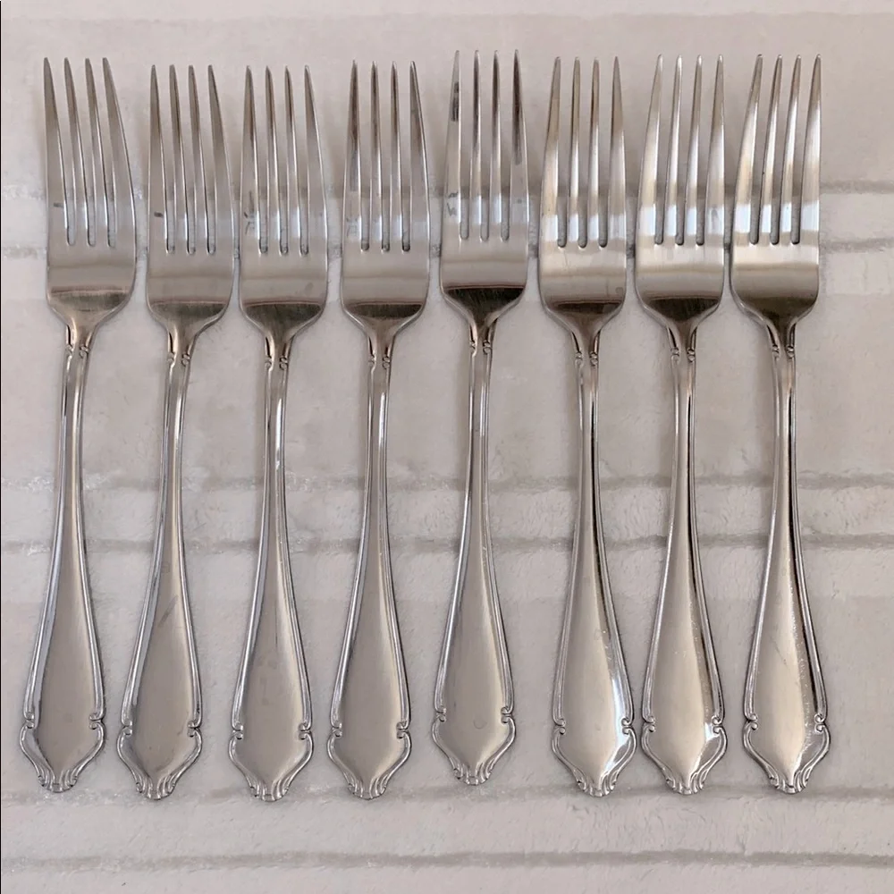 Isaac Mizrahi Elegant Stainless Silver Flatware 43 Pieces Cutlery Set